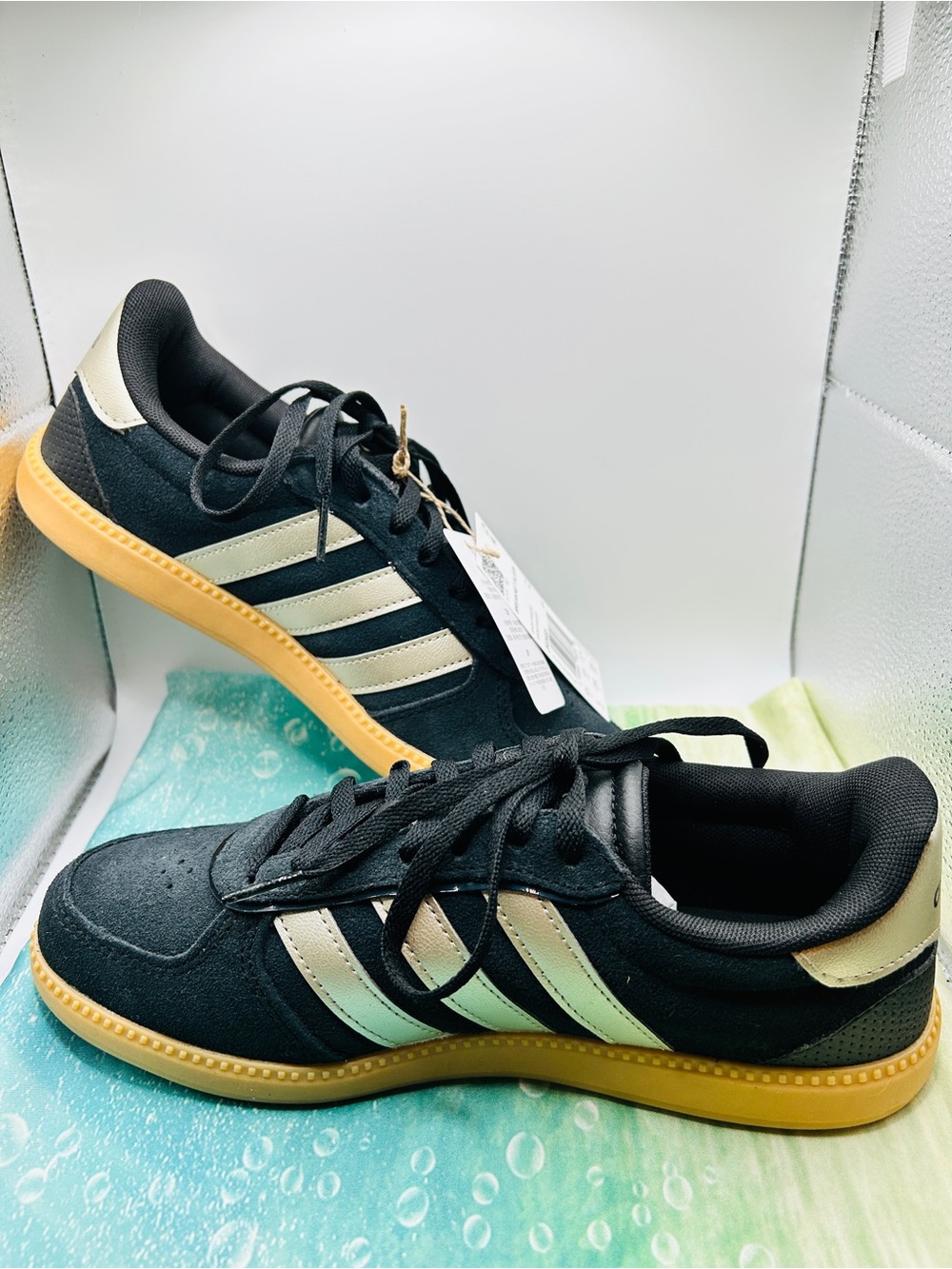 Adidas Breaknet Sleek NIB Black and Gold Low-Top Athletic Sneakers Size 6 Women